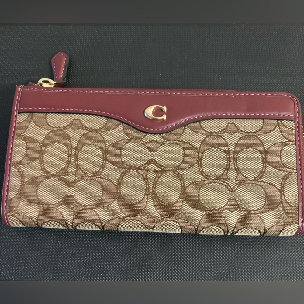 COACH Signature Jacquard L - Zip Wallet